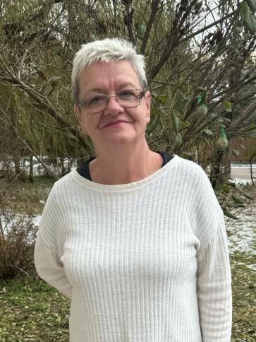 Szilvia, 63 éves dorogi társkereső nő profil fotója