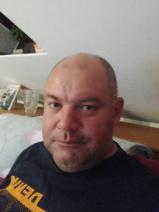 Sziasztok! András vagyok. Komoly zalaegerszegi párkereső nők jelentkezését várom.