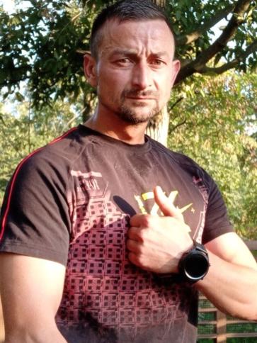 Laci, 37 éves karcagi társkereső férfi profil fotója