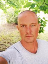 Sziasztok! Gyula vagyok. Komoly franciaországi párkereső nők jelentkezését várom.