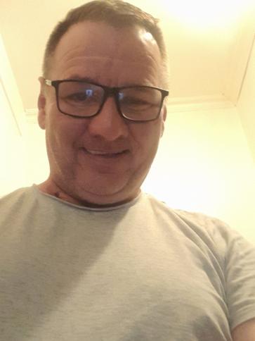 László, 52 éves százhalombattai társkereső férfi profil fotója