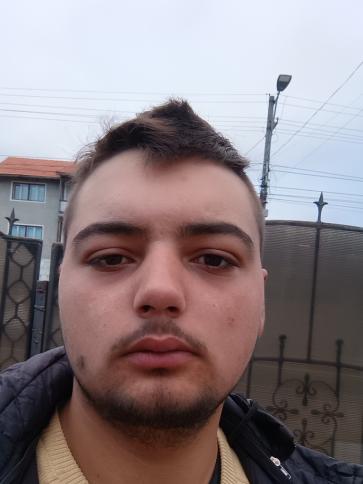 Alex, 20 éves romániai társkereső férfi profil fotója