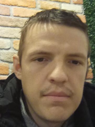 Zoltan, 25 éves romániai társkereső férfi profil fotója