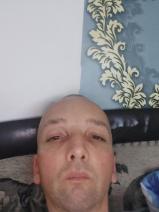 Sziasztok! Attila vagyok. Online veszprémi randizni vágyó nők kattinsatok a kedvenc gombra.