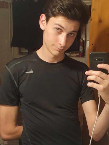 Dániel, 19 éves kerepesi társkereső férfi profil fotója