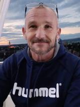 Sziasztok! Róbert vagyok. Komoly hevesi párkereső nők jelentkezését várom.