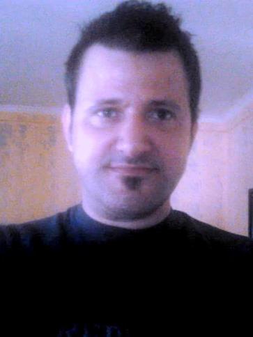 Robi, 34 éves miskolci társkereső férfi profil fotója Robi, 34 éves miskolci társkereső férfi profil fotója