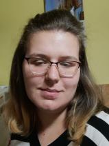 Sziasztok! Andrea vagyok. Fiatal szekszárdi párkereső fiúkat chat-re várok.