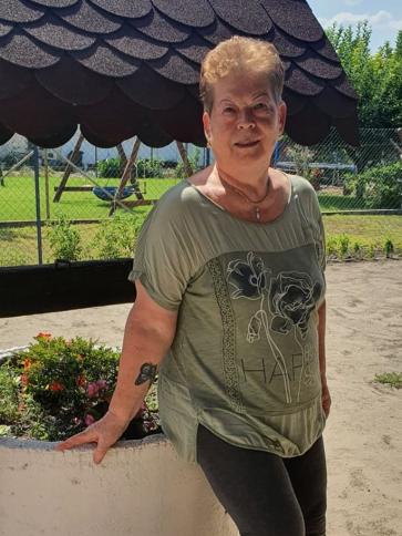 Jolán, 75 éves kiskunhalasi társkereső nő profil fotója Jolán, 75 éves kiskunhalasi társkereső nő profil fotója