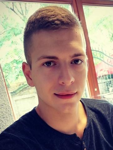 Robi, 26 éves békési társkereső férfi profil fotója