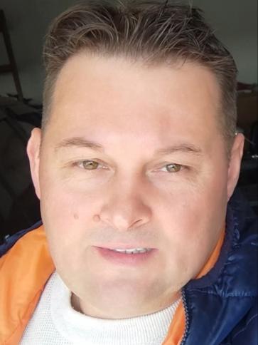 Roland, 48 éves váchartyáni társkereső férfi profil fotója Roland, 48 éves váchartyáni társkereső férfi profil fotója