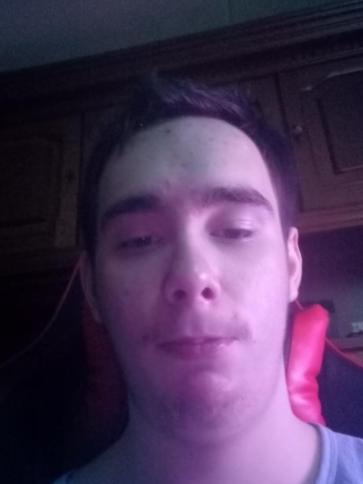 Krisztián, 21 éves győri társkereső férfi profil fotója