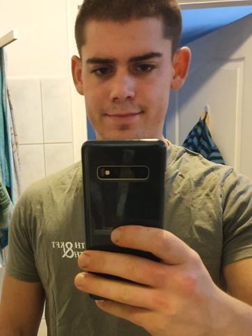 István, 25 éves mosonmagyaróvári társkereső férfi profil fotója