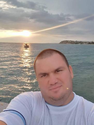 Dávid, 37 éves oroszlányi társkereső férfi profil fotója