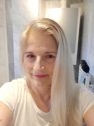 Edina, 61 éves mosonmagyaróvári társkereső nő profil fotója