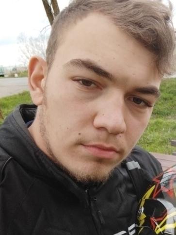 Gergő, 20 éves nyírcsászári társkereső férfi profil fotója