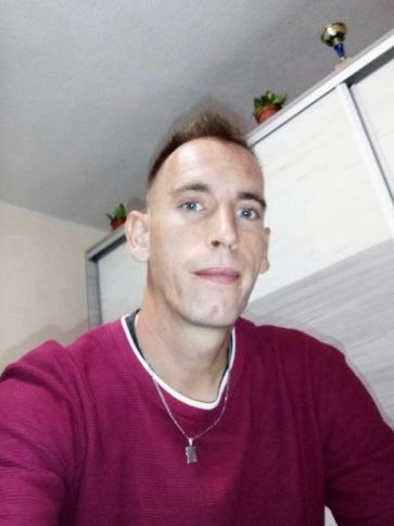 János, 37 éves mikepércsi társkereső férfi profil fotója