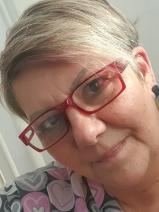 Sziasztok! Ildikó vagyok. Online Budapest XVII. kerületi randizni vágyó férfiak jelöljetek kedvencnek.