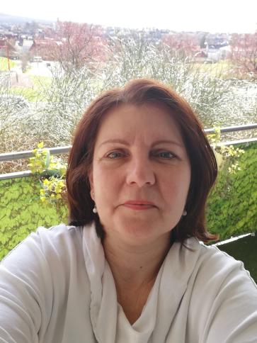 Dóra, 56 éves soproni társkereső nő profil fotója Dóra, 56 éves soproni társkereső nő profil fotója