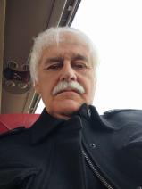 Sziasztok! Tibor vagyok. Online komlói randizni vágyó nők kattinsatok a kedvenc gombra.