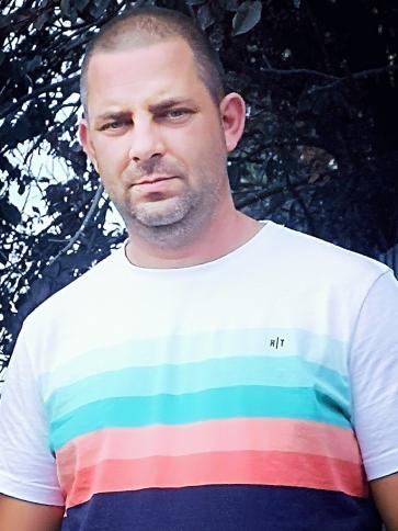 Zoltán, 41 éves öcsödi társkereső férfi profil fotója Zoltán, 41 éves öcsödi társkereső férfi profil fotója