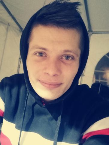 Imre, 28 éves csanádpalotai társkereső férfi profil fotója