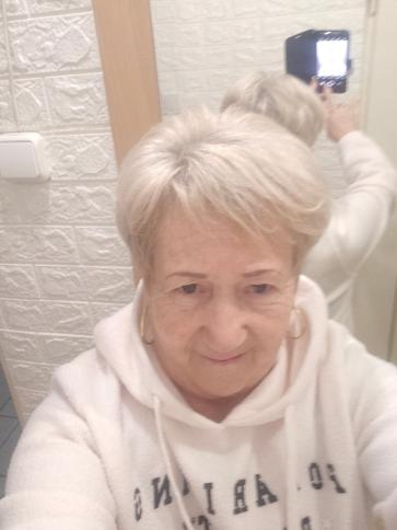 Ibolya, 68 éves dunaújvárosi társkereső nő profil fotója