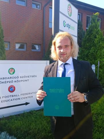 Valter, 22 éves ceglédi társkereső férfi profil fotója