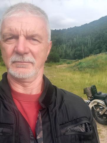 Gyula, 66 éves romániai társkereső férfi profil fotója Gyula, 66 éves romániai társkereső férfi profil fotója