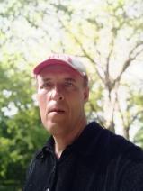 Sziasztok! Robert vagyok. Komoly babarci párkereső nők jelentkezését várom.