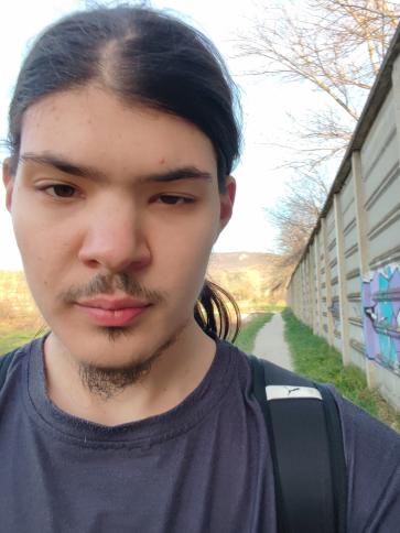 Karesz, 21 éves esztergomi társkereső férfi profil fotója