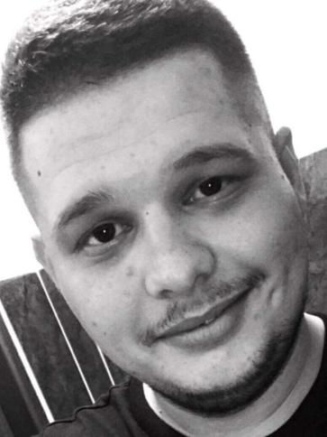 Róbert, 30 éves szlovákiai társkereső férfi profil fotója