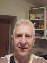 Sziasztok! Mihály vagyok. Komoly csehországi párkereső nők jelentkezését várom.