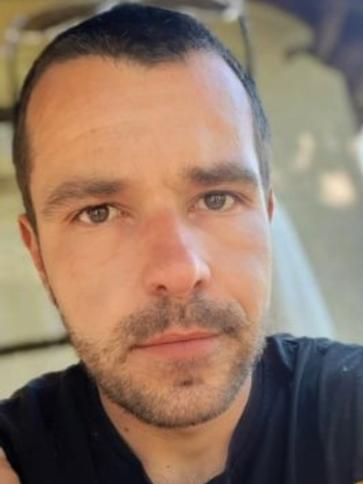 Róbert, 34 éves békéscsabai társkereső férfi profil fotója