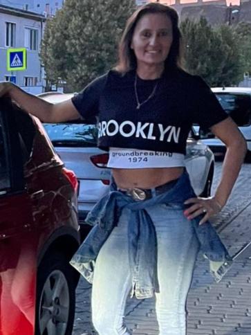 Henriett, 49 éves ózdi társkereső nő profil fotója