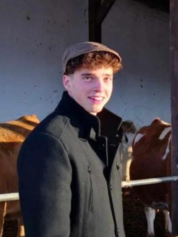 Olivér, 20 éves simontornyai társkereső férfi profil fotója