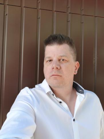 Róbert, 48 éves debreceni társkereső férfi profil fotója