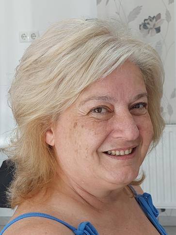 Zsófi, 59 éves veszprémi társkereső nő profil fotója