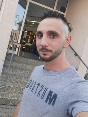 Dávid, 28 éves kisvárdai társkereső férfi profil fotója