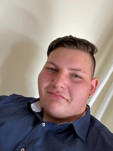 András, 21 éves apátfalvai társkereső férfi profil fotója