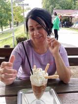 Sziasztok! Enikő vagyok. Online soproni randizni vágyó férfiak jelöljetek kedvencnek.