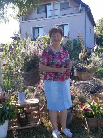 Julianna, 75 éves abádszalóki társkereső nő profil fotója Julianna, 75 éves abádszalóki társkereső nő profil fotója