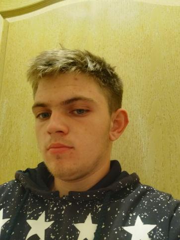 Dániel, 24 éves pápai társkereső férfi profil fotója