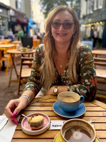 Erika, 46 éves Nagy Britannia kerületi társkereső nő profil fotója Erika, 46 éves Nagy Britannia kerületi társkereső nő profil fotója