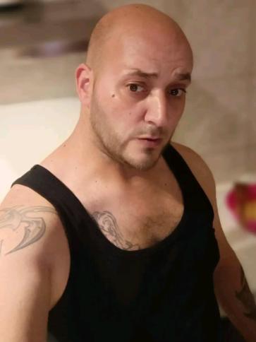 Zsolt, 38 éves mosonmagyaróvári társkereső férfi profil fotója