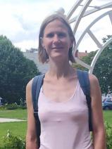 Sziasztok! Eszter vagyok. Diplomás szolnoki párkereső férfiakat keresek randizni.