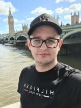 Sziasztok! Zsolt vagyok. Fiatal békéscsabai párkereső lányokkal chatelnék.