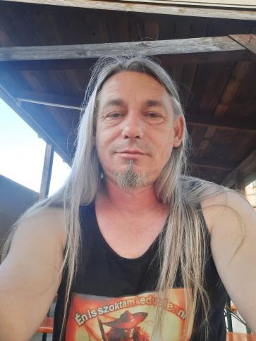 Zoltán, 55 éves esztergomi társkereső férfi profil fotója