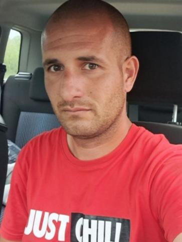 Attila, 34 éves bonyhádi társkereső férfi profil fotója