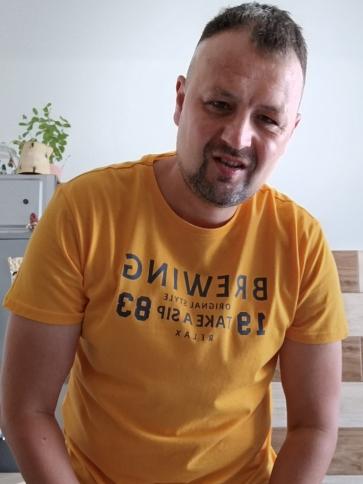 Karesz, 39 éves bekecsi társkereső férfi profil fotója